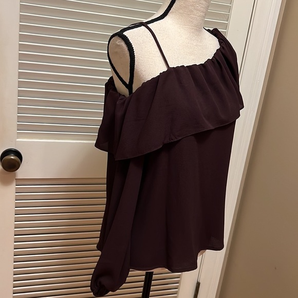 62. 1.State Off Moody Hues Off Shoulder Top in Dark Oxblood, Size X-Small - Picture 4 of 11